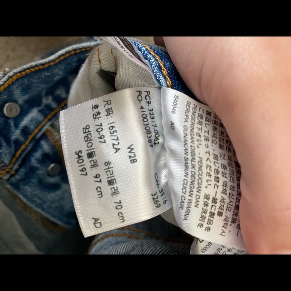 Levi, 501 Jean Shorts, Size 28 - Picture 3 of 3